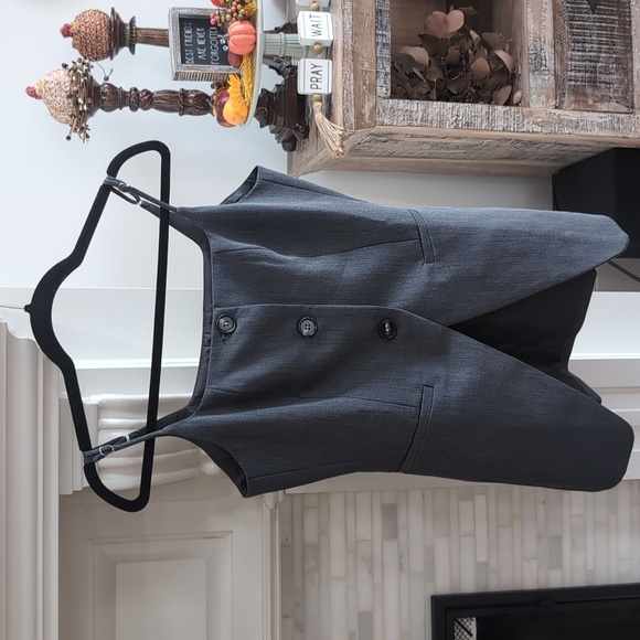 Chic Gray Vest Top - Boutique - Size S - Picture 1 of 3